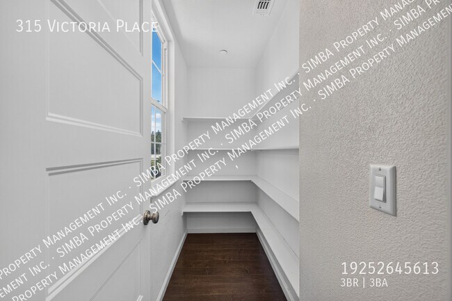 Building Photo - 315 Victoria Pl