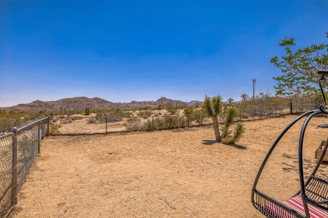 Building Photo - 3 Bedroom 1.5 Bath Modern Farmhouse near JT National Park * MOVE IN SPECIAL*