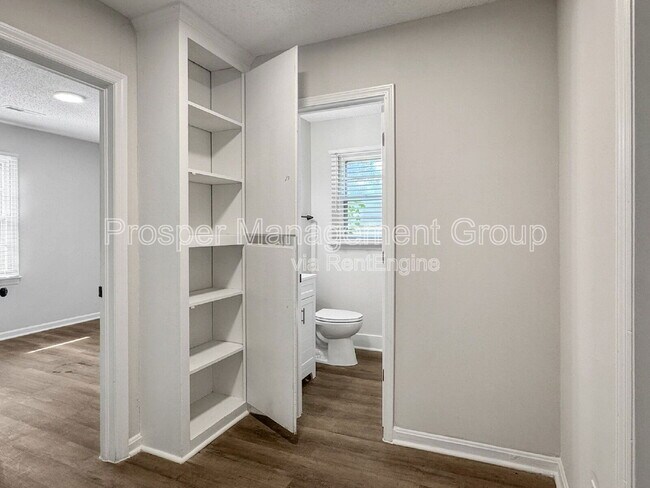 Building Photo - 17 Stratton Dr