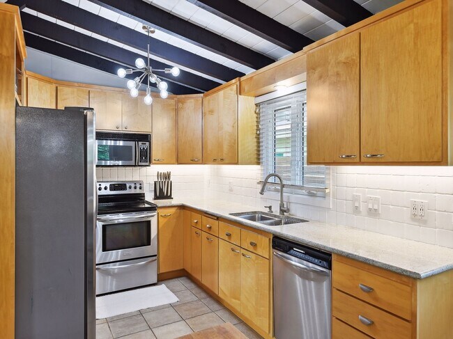 Building Photo - 6017 Halifax Ave S