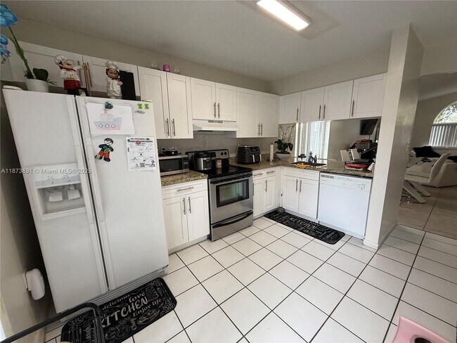 Building Photo - 14560 SW 124th Pl