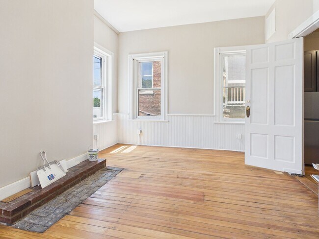 Building Photo - 7 E Franklin St