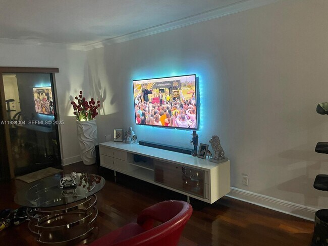 Building Photo - 8290 Lake Dr