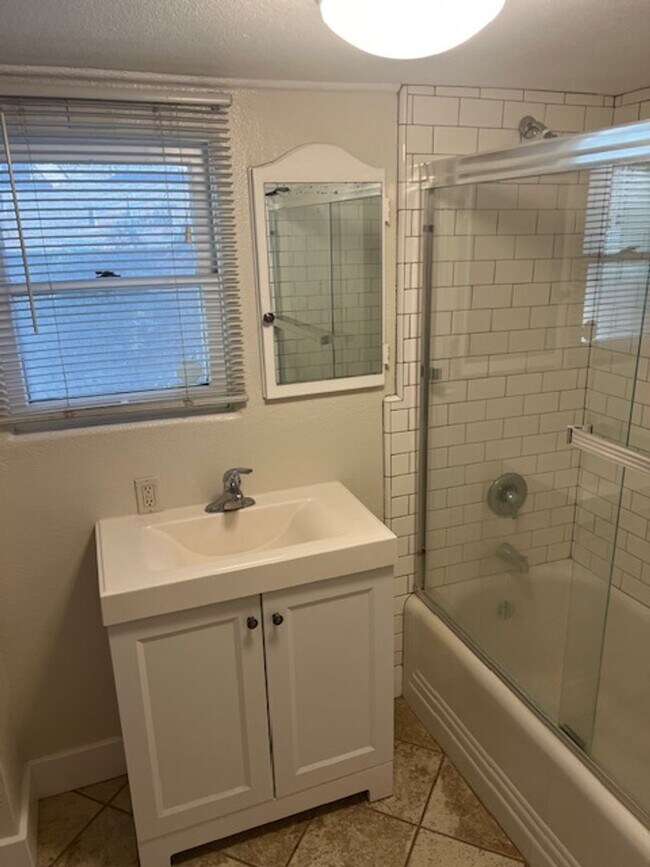 Building Photo - Glenn