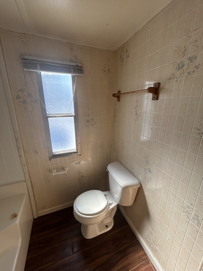 Building Photo - 218 Tyler St