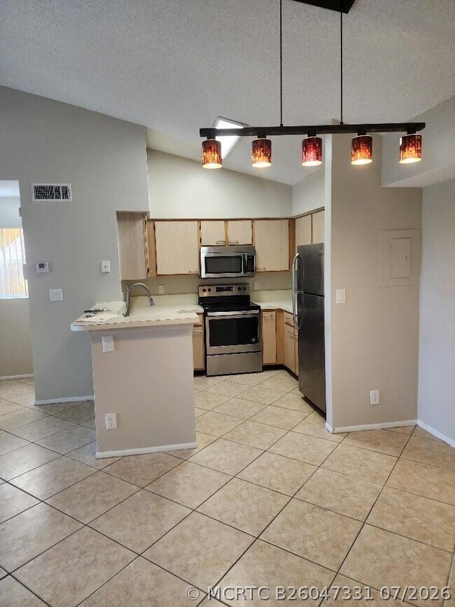 Building Photo - 7630 Westwood Dr
