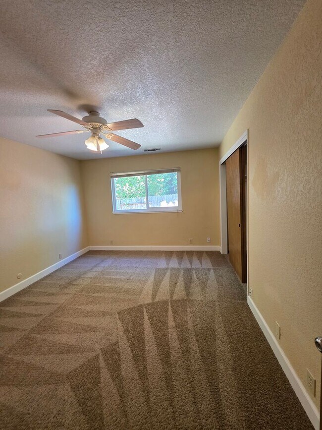 Building Photo - Charming Family Home for Rent in Auburn, C...