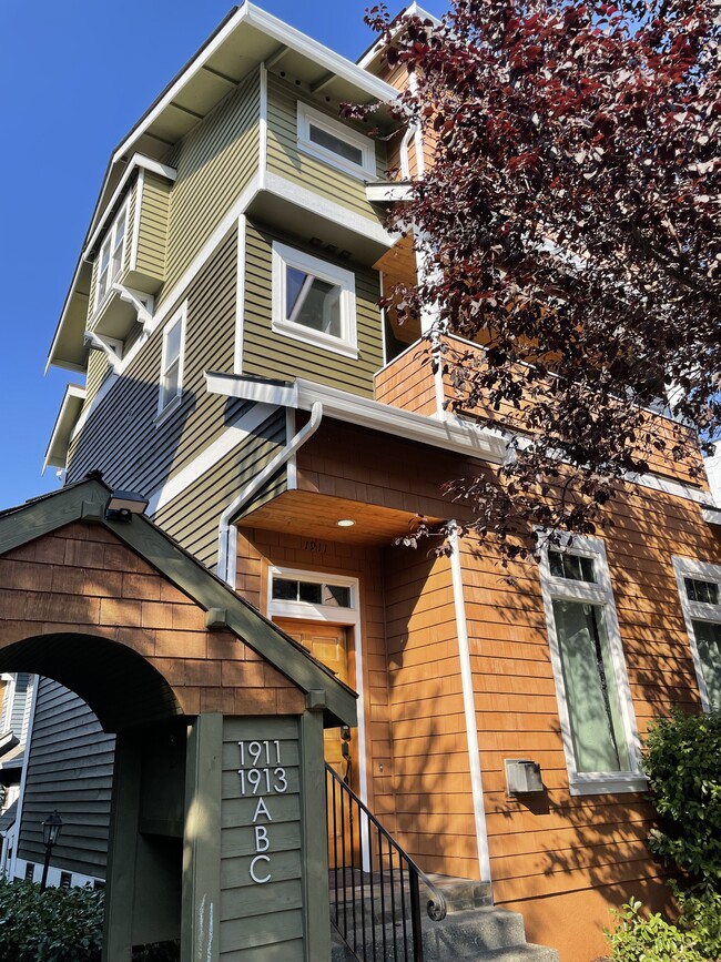Building Photo - 1911 24th Ave S