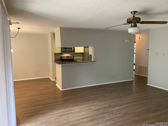 Building Photo - 2 Bedroom 2 Bath Condo near Medical Center