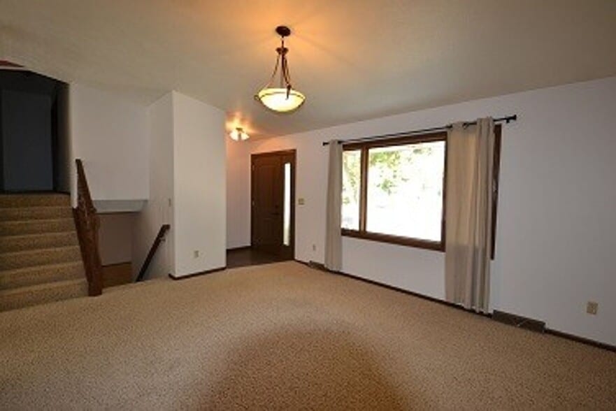 Building Photo - 4401 E Oak St