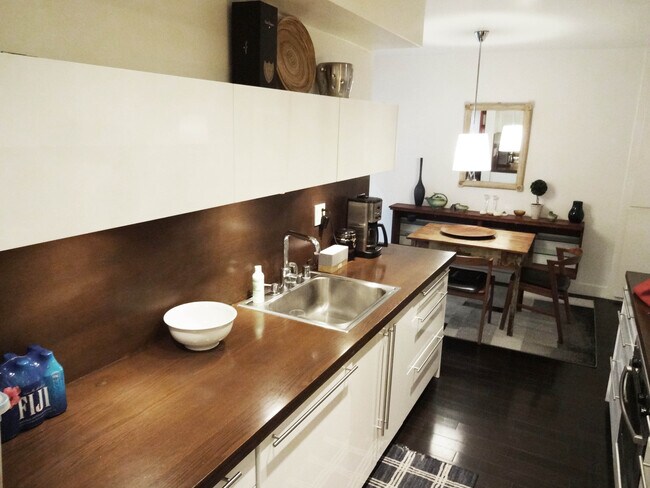 Kitchen - 1010 Palm Ave