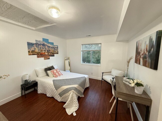 Building Photo - 68 E 200 S