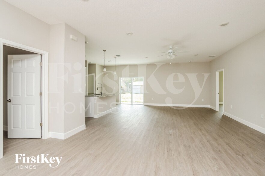 Building Photo - 664 Weaver Rd SW