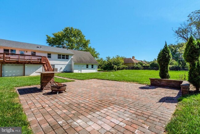 Building Photo - 4570 Lawnvale Dr