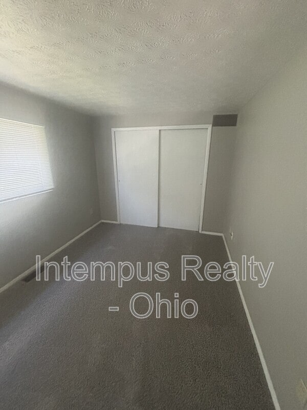 Building Photo - 10 King Arthur Ct