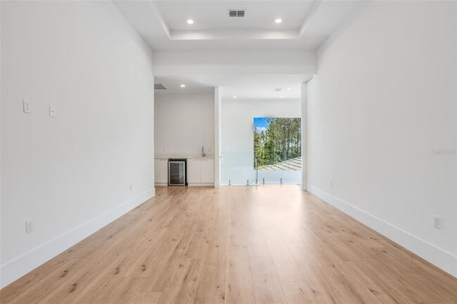 Building Photo - 16110 Pendio Dr