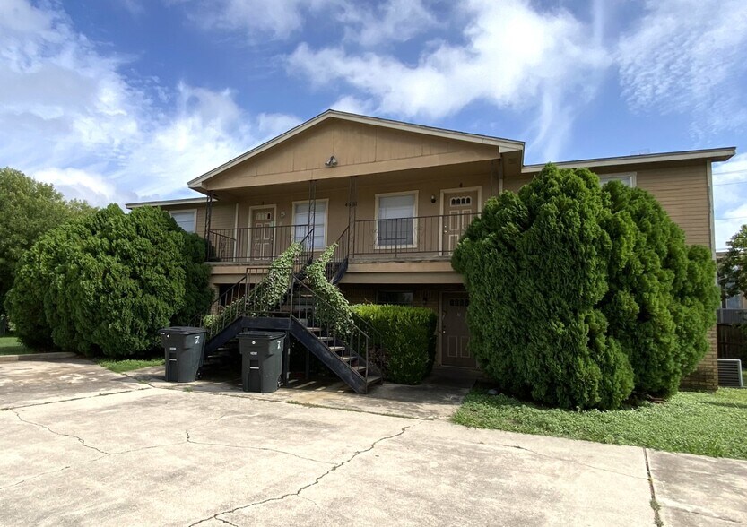 Primary Photo - 4801 Rainbow Cir