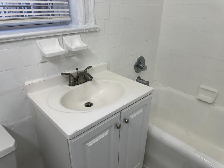 Building Photo - 115 Fairview Ave