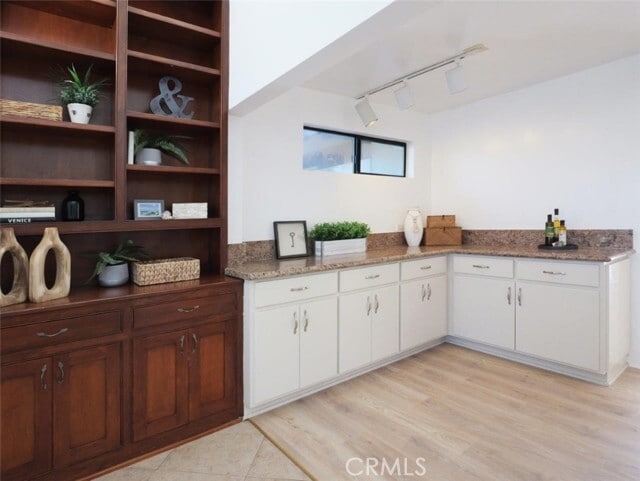 Building Photo - 2105 W Paseo Del Mar