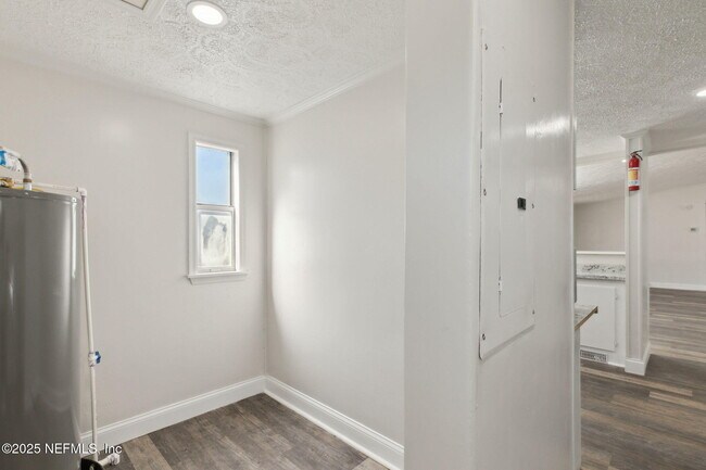 Building Photo - 97119 Diamond St