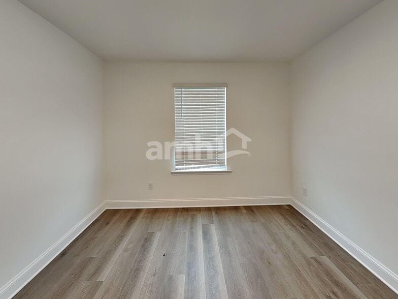 Building Photo - 1212 Livengood Wy