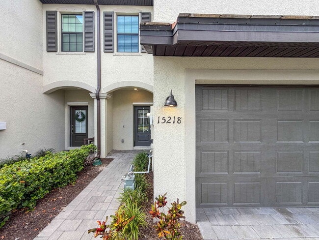 Building Photo - Newer-construction townhome in the highly desirable Lorraine Lakes