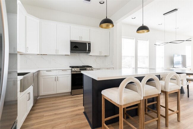 Building Photo - 2426 Ella Blvd