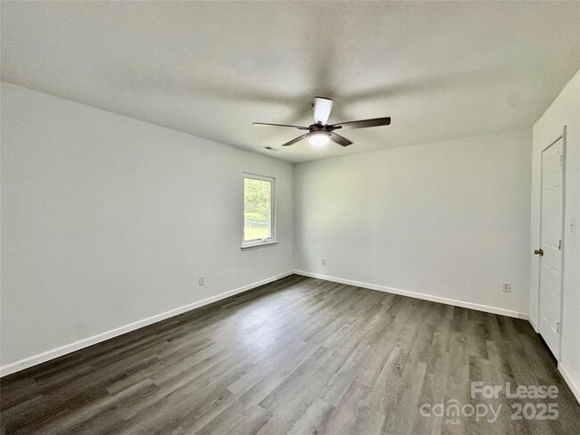 Building Photo - 5415 Amado St