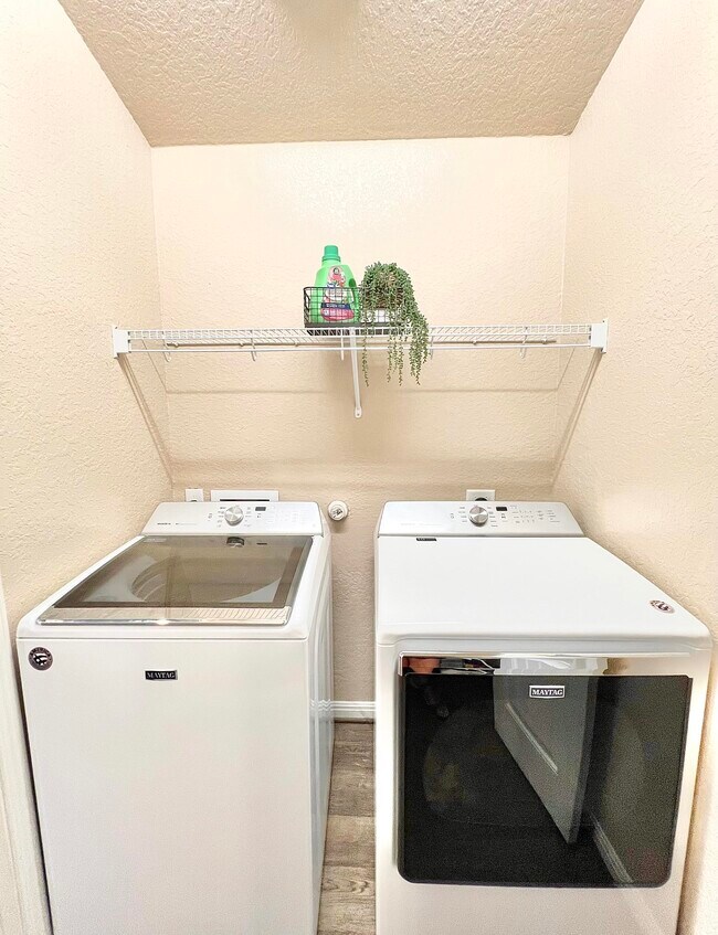 Building Photo - 11235 Silver Rose