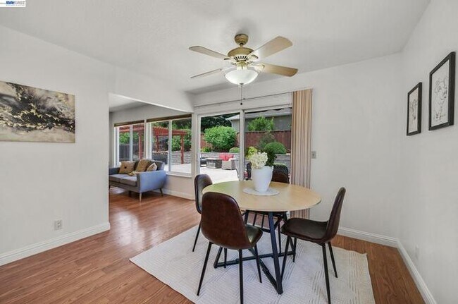 Building Photo - 2883 Westchester Dr