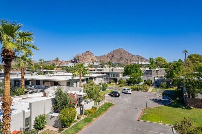 Building Photo - 4114 E Calle Redonda