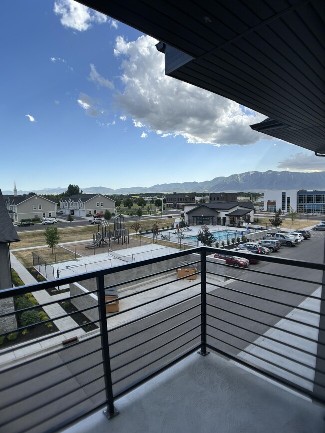 Building Photo - 463 W 60 S