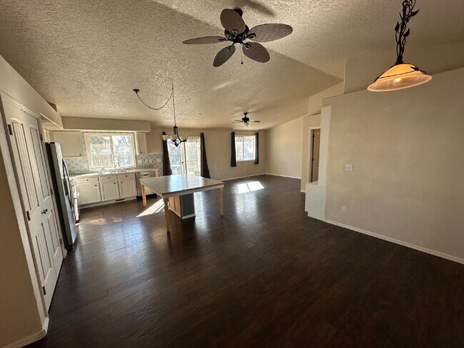 Building Photo - 1328 Goldenrod Pl