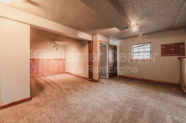 Building Photo - 1498 S Bahama St