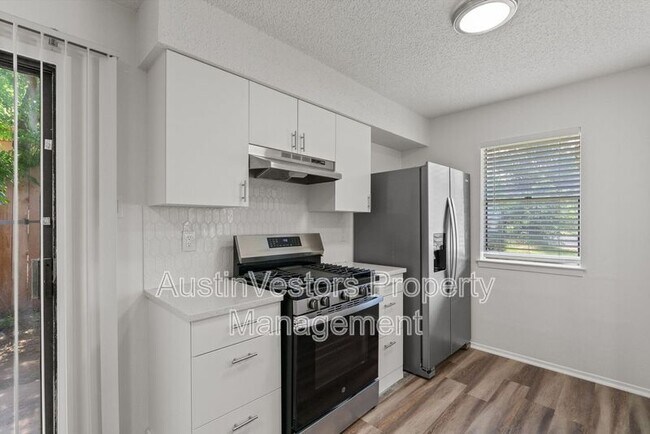 Building Photo - 11411 Walnut Ridge Dr
