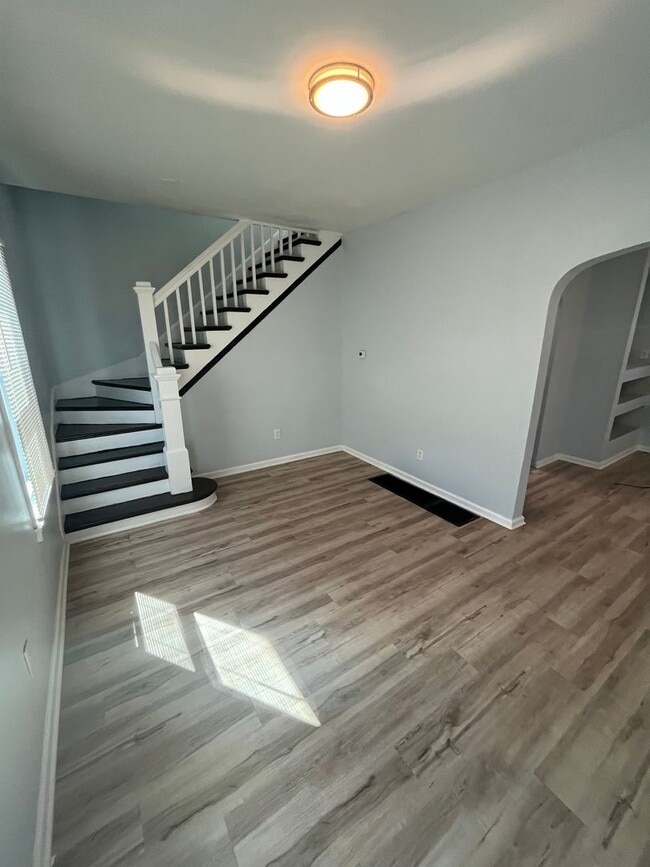 Building Photo - Three Bedroom House on Wyoming!