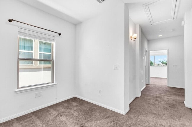 Building Photo - 2907 Zelma Dr