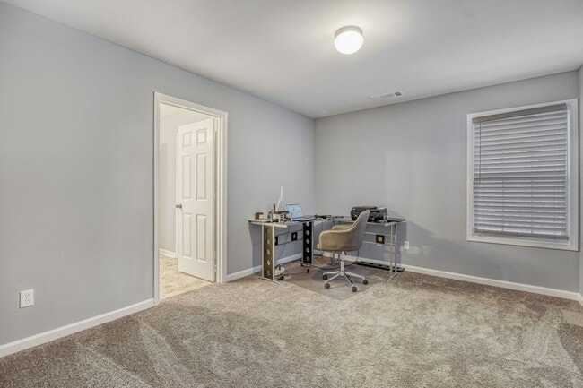 Building Photo - Turnkey Furnished 5BR Home – Ideal for Corporate Relocation & Temporary Housing