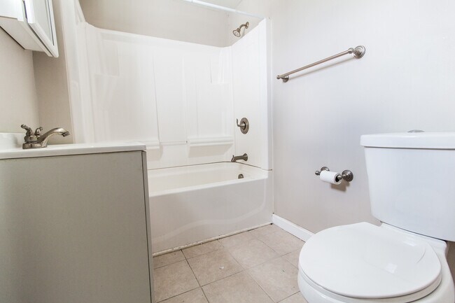 Building Photo - 1028 E Warrington Ave