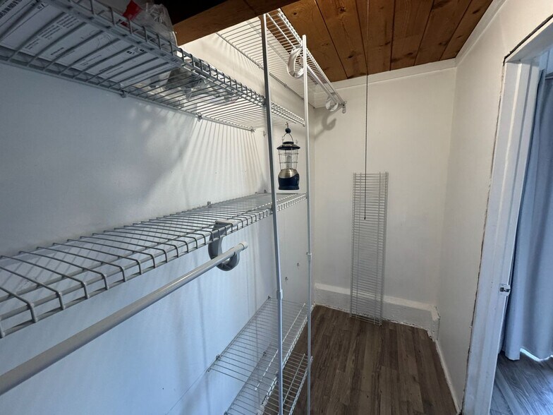 Building Photo - 160 College Ave