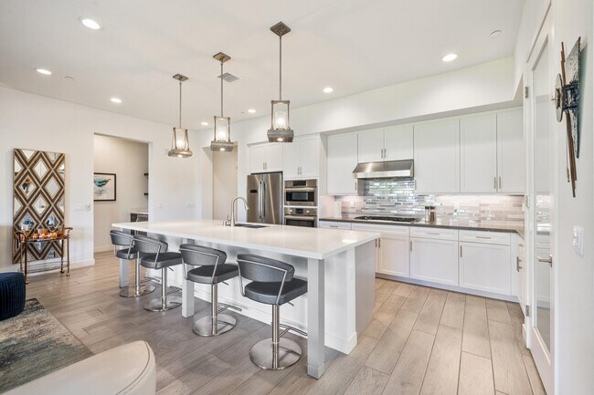 Building Photo - 1701 Retreat Cir