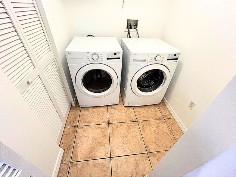 Building Photo - 4242 NW 2nd St