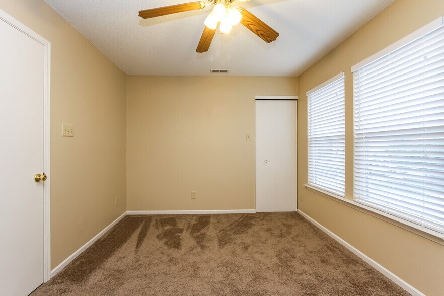 Building Photo - 2155 Summer Breeze Way
