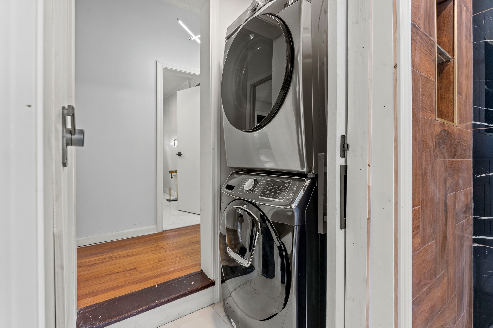 Building Photo - 210 Raymond Rd