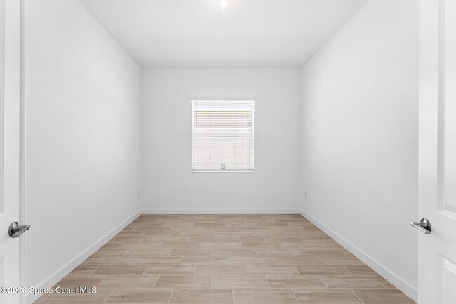 Building Photo - 1464 Island Ave NW