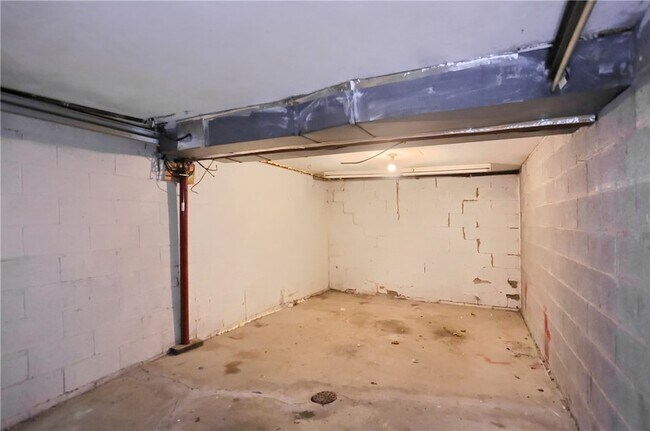 Building Photo - 448 Brierly Ln