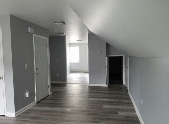 Building Photo - 95 Richmond Ave