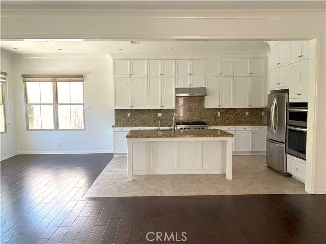 Building Photo - 89 Field Poppy