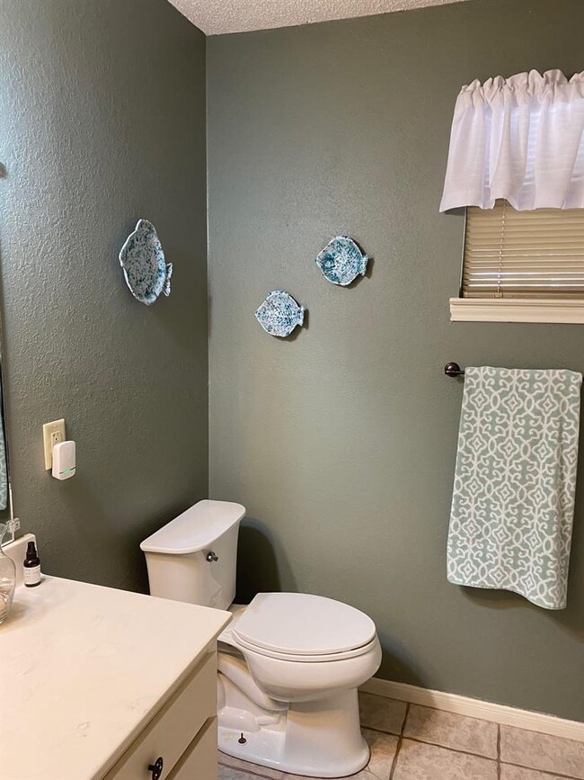 Building Photo - 209 Crest Dr