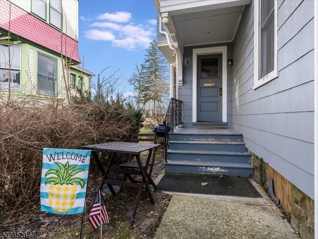 Building Photo - 81 Main St